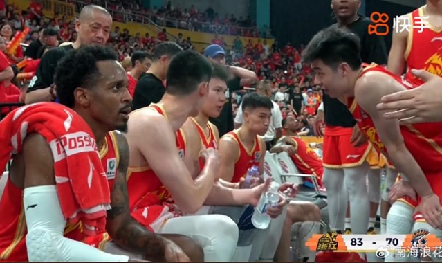 hth sports-G4出现名场面！王博亲自为他递水，楼明为他鼓掌：获胜的最大奇兵|林秉圣|孙铭徽|布朗|上海队|上海男篮_新浪体育_新浪新闻