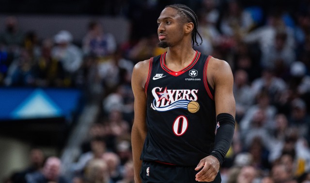 这是在摸鱼？马克西半场5中1得5分 三分3中1&amp;另有2失误