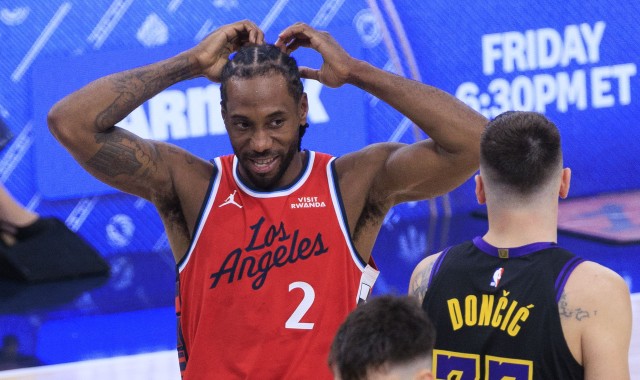 华体会体育官网-进攻发起难度不一致！湖人3核驱动纯拼进攻 单核小卡疲惫并快乐着