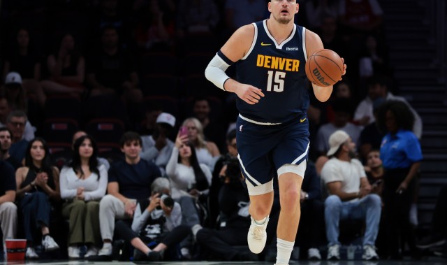 hth sports-约基奇生涯第321次单场至少20分10板5助 差1场追平历史第一的天勾